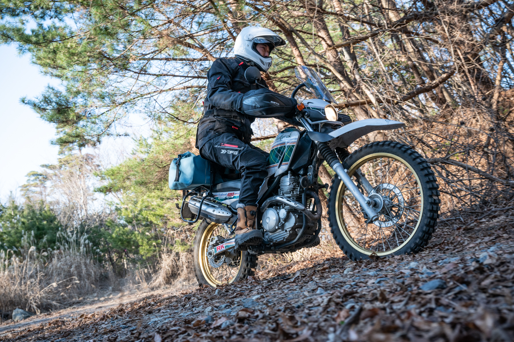 暖かいのに、動きやすい。冬のオフロードバイク用装備は、進化してい ...